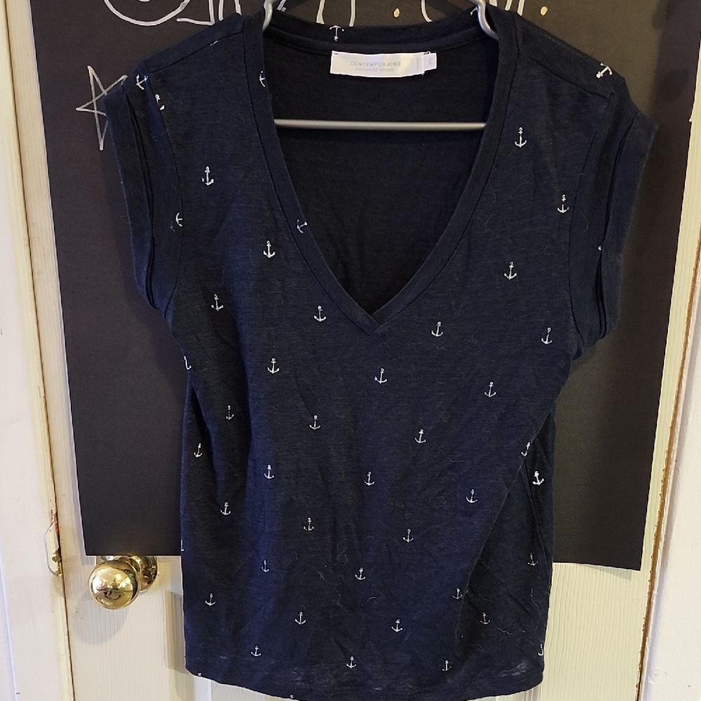 🔥 3/$25 🔥Navy Anchor Print V-Neck Top